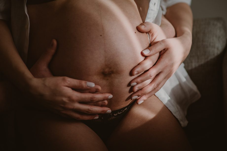 naturalna sesja ciążowa w domu