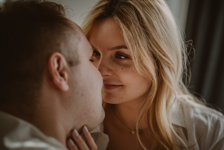 naturalna sesja ciążowa w domu