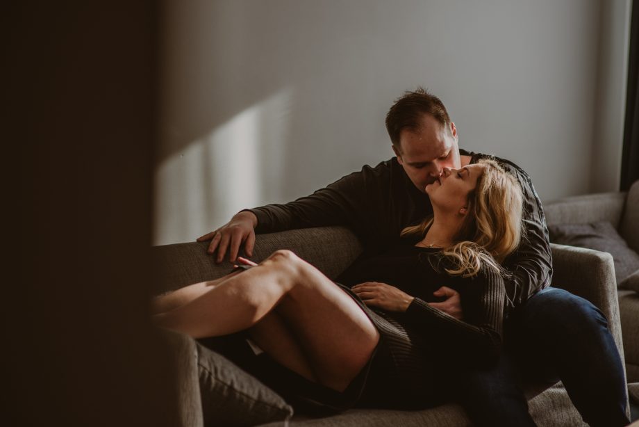 naturalna sesja ciążowa w domu