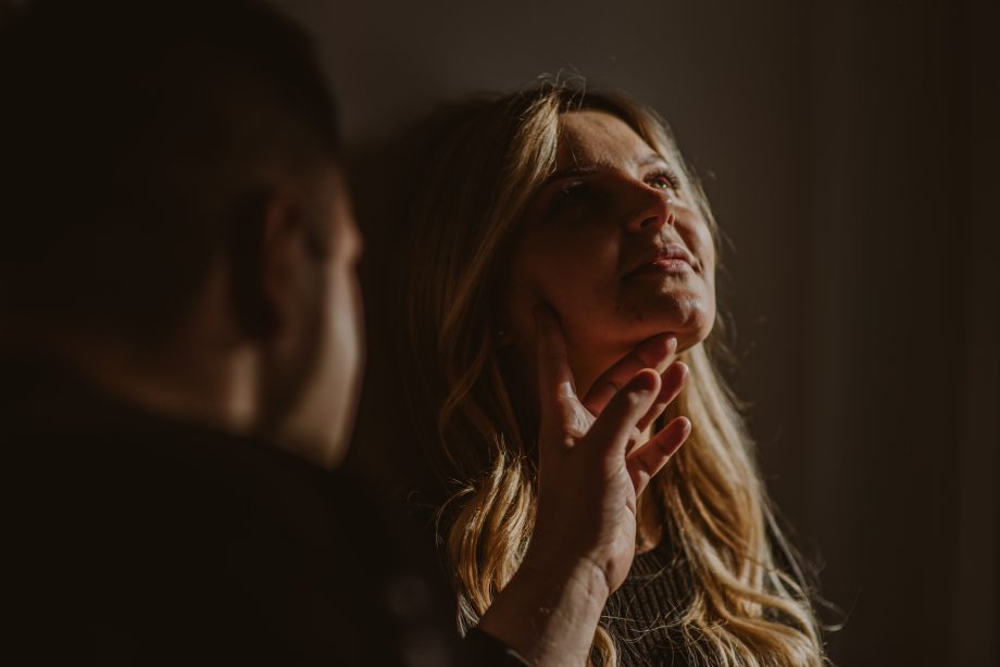 naturalna sesja ciążowa w domu