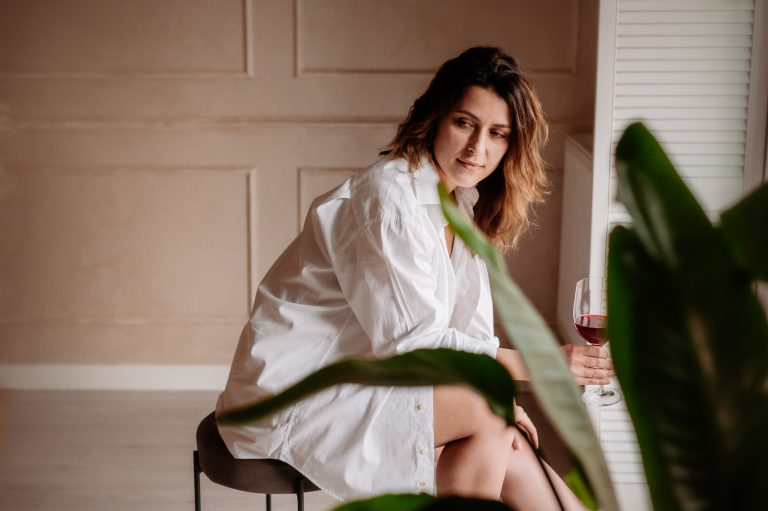 Naturalna sesja kobieca w studiu