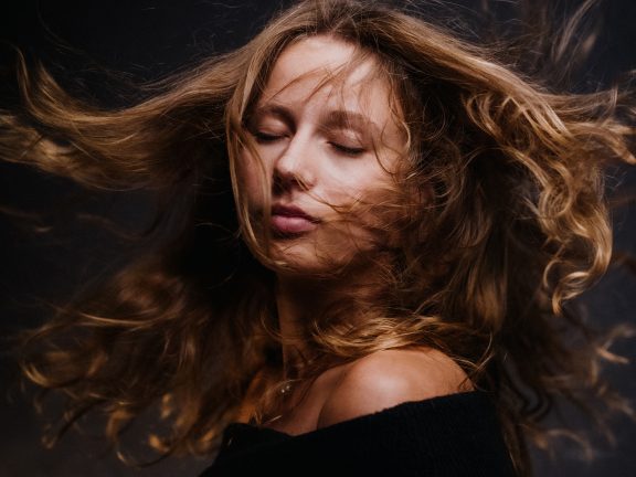 sesja zdjęciowa w studiu na osiemnastkę